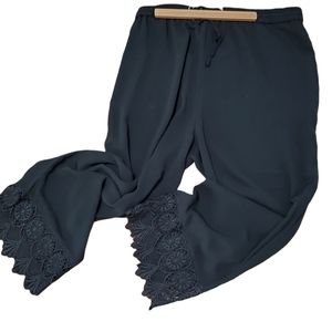 BLACK CAPRIS WITH EMBROIDERY HEMS - XL